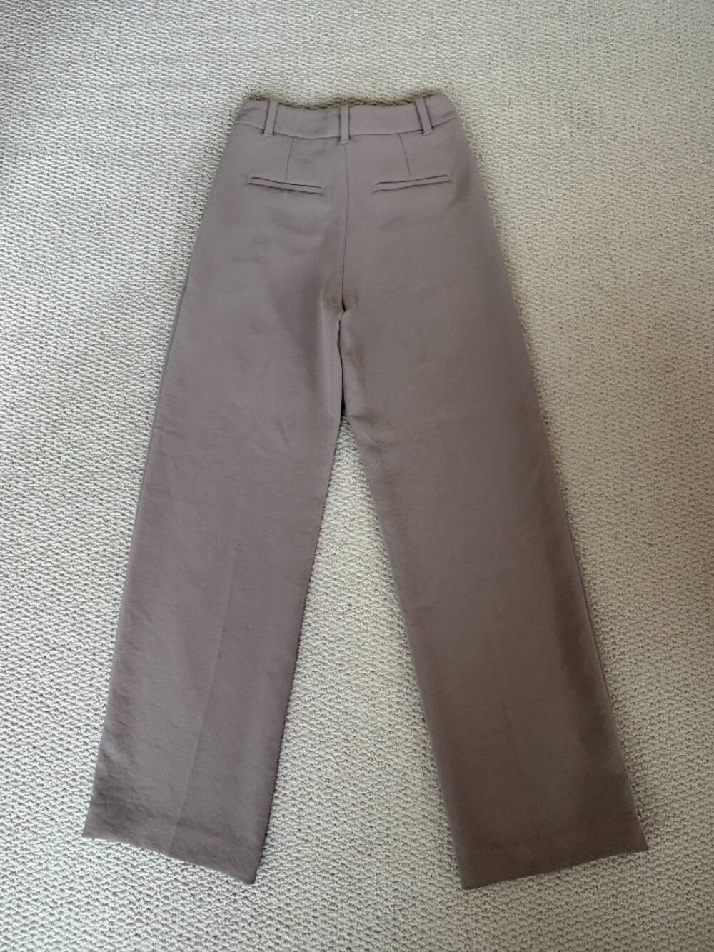 Aritzia The Effortless Pant - Picture 3 of 3